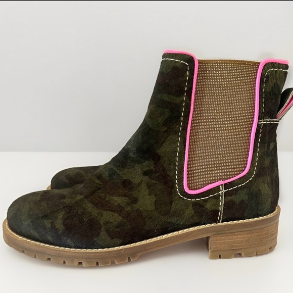 Boden Freya Chelsea Boots Camo Calf Hair Metallic Pink Green NWOT Size EU37 US 6 - Picture 2 of 16